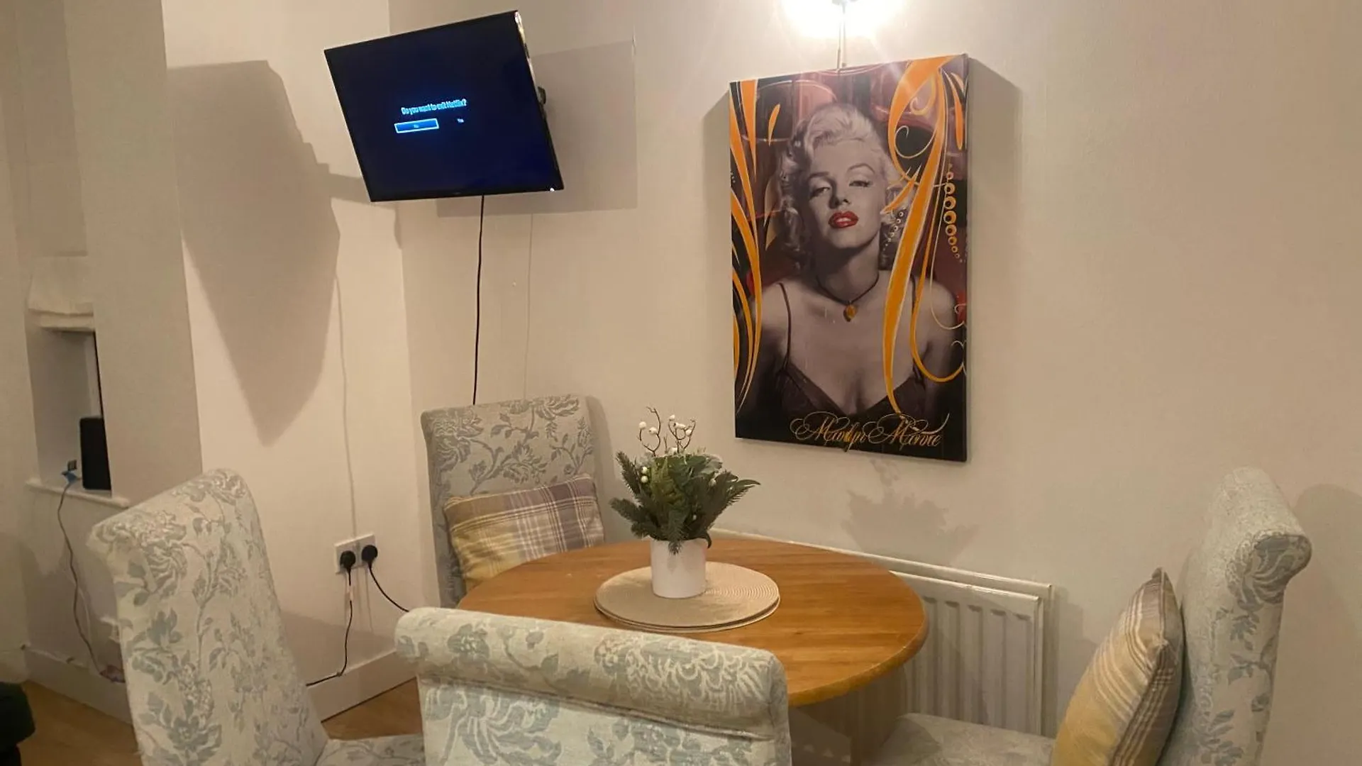 2-Bed Apartment In Belfast Near City Centre 0*,