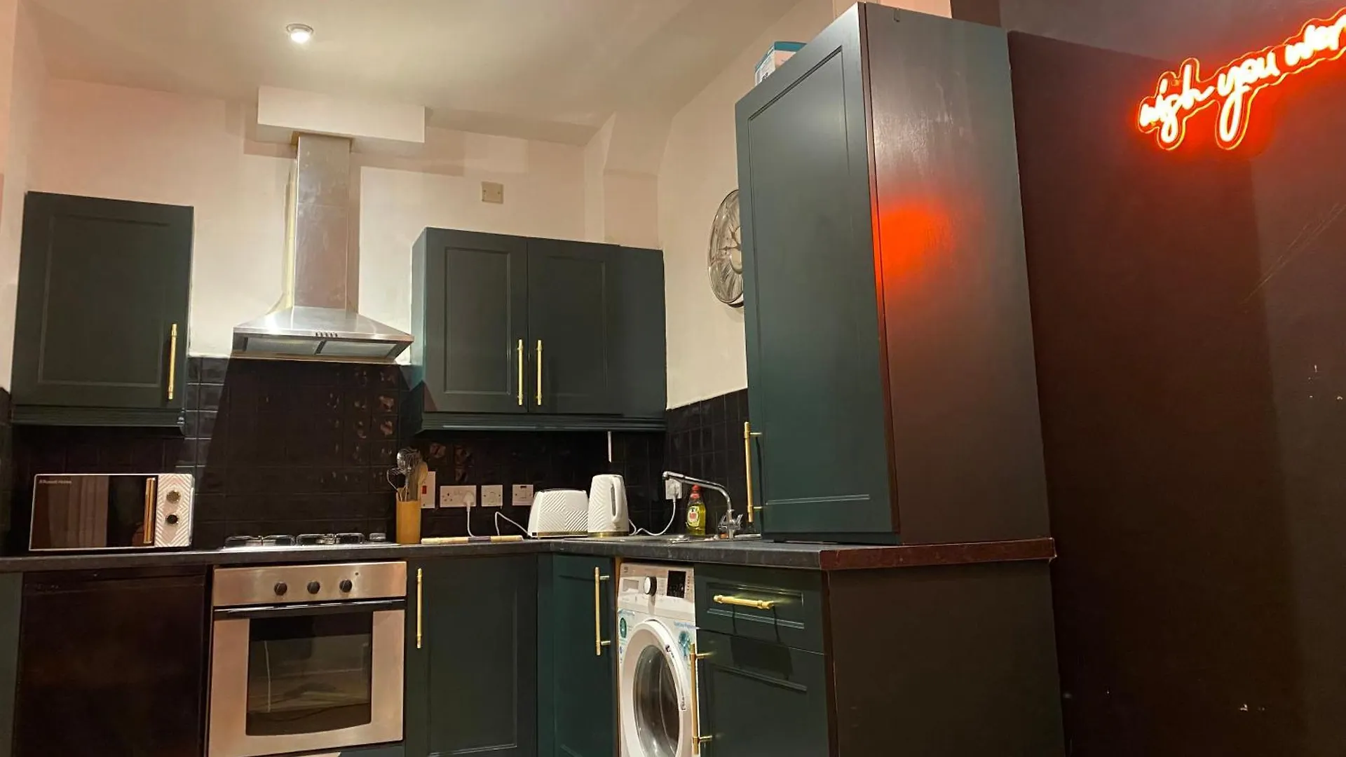 2-Bed Apartment In Belfast Near City Centre