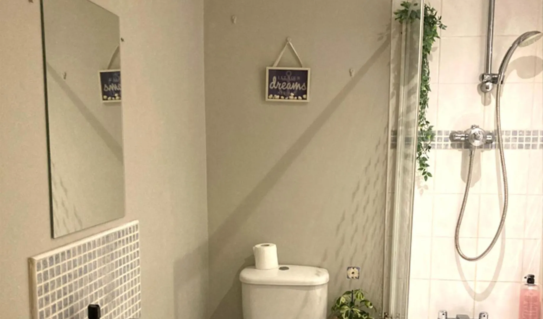 2-Bed Apartment In Belfast Near City Centre